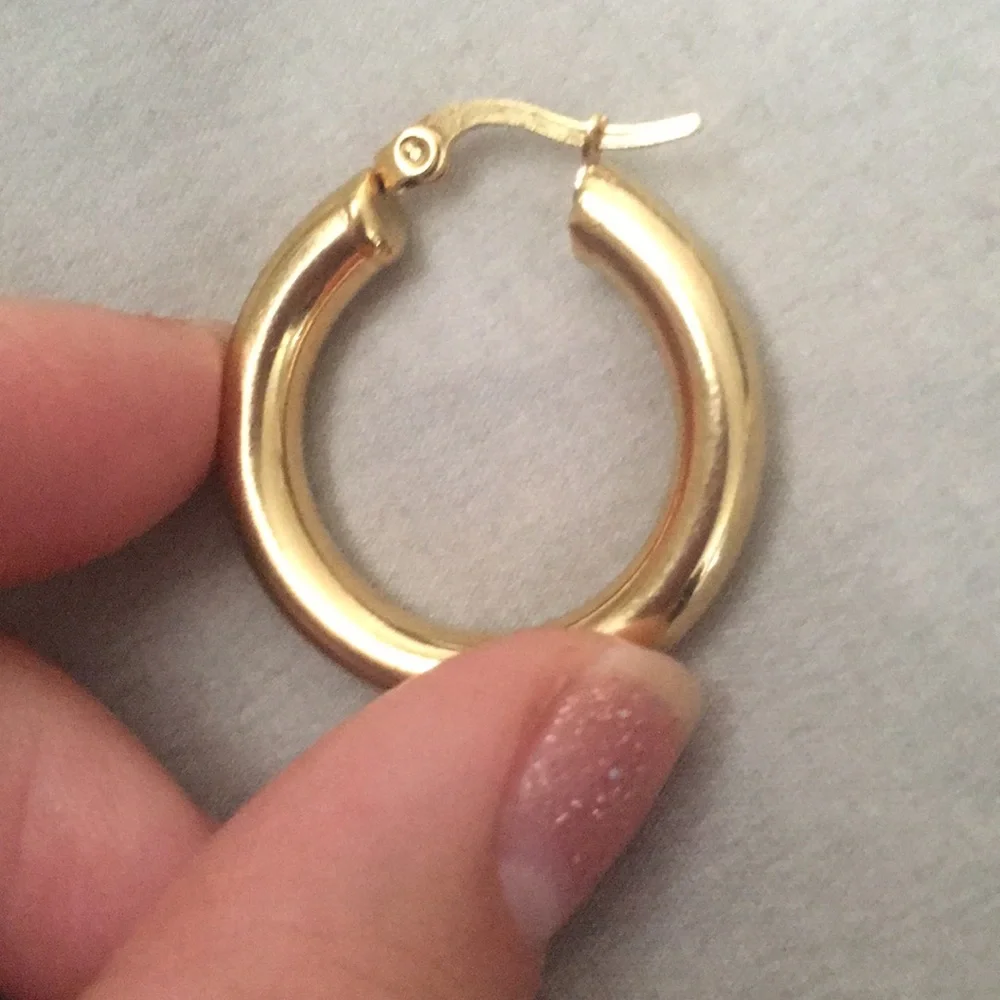 Golden Hoops - Picture 3 of 3